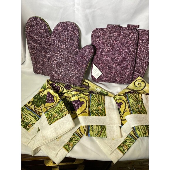 Grape Kitchen Linens 7 Pieces, 3 Hand Towels, 2 Oven Mits, 2 Potholders NWOT - Picture 3 of 6